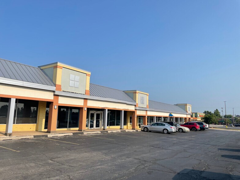 More Photos Of 6807-7013 N May Ave, Oklahoma City Unknown For Lease