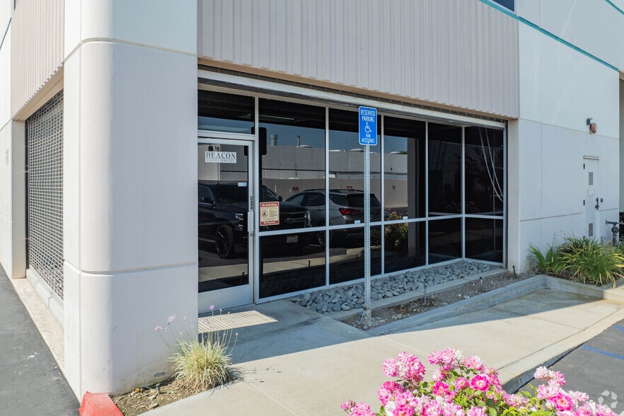 More Photos Of 2665 Temple Ave, Signal Hill Unknown For Lease