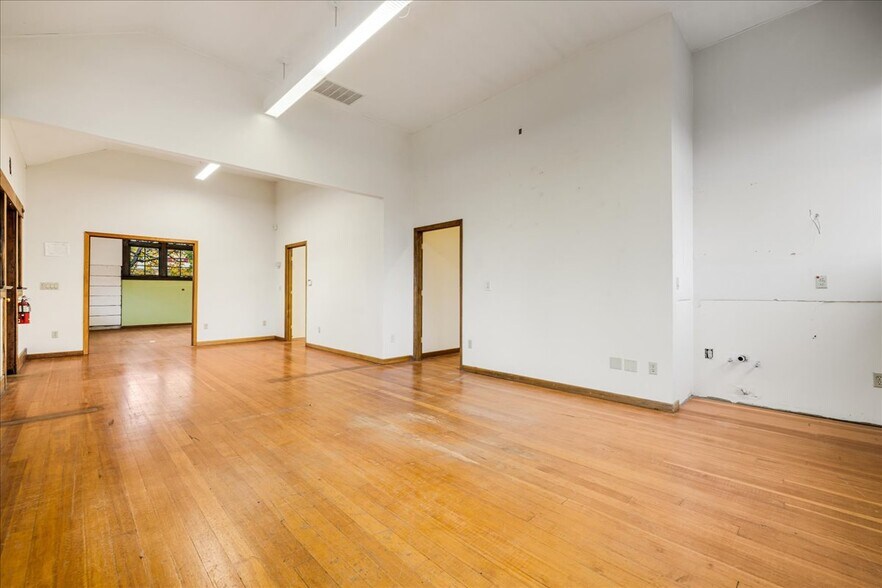 More Photos Of 5827 SE 91st Ave, Portland Medical For Sale