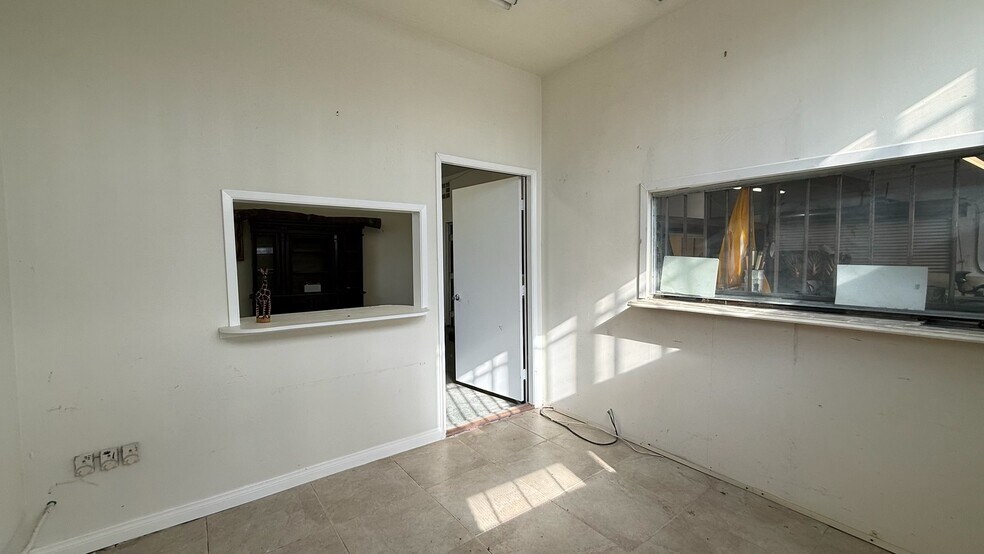 More Photos Of 4625 Exposition Blvd, Los Angeles Storefront For Lease