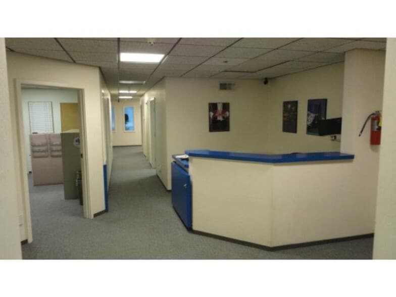 More Photos Of 1009 S Claremont St, San Mateo Showroom For Lease