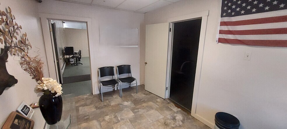 More Photos Of 66-68 Plymouth St, Edwardsville Flex For Sale