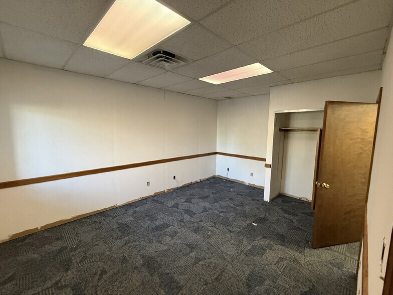 More Photos Of 1956-1964 E Whipp Rd, Dayton Medical For Sale