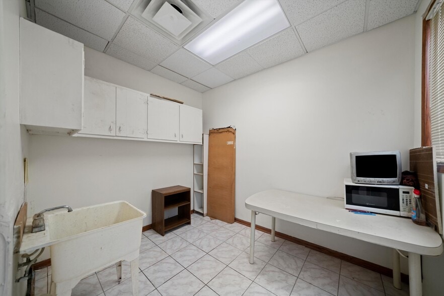 More Photos Of 591 Burnham Ave, Calumet City Office Residential For Sale