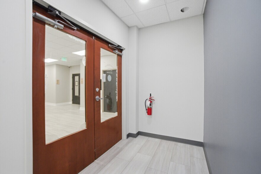 More Photos Of 1603 Santa Rosa Rd, Henrico Medical For Lease