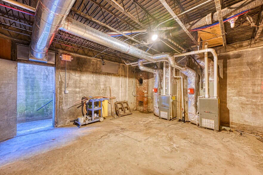 More Photos Of 237-245 Broad St, Kingsport Storefront For Sale