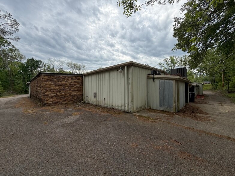 More Photos Of 1951 E 3rd St, Corinth Cemetery Mausoleum For Sale