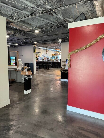 More Photos Of 235 NE Watula Ave, Ocala General Retail For Sale