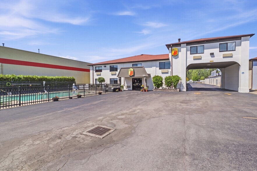 More Photos Of 7680 Niagara Falls Blvd, Niagara Falls Hotel For Sale