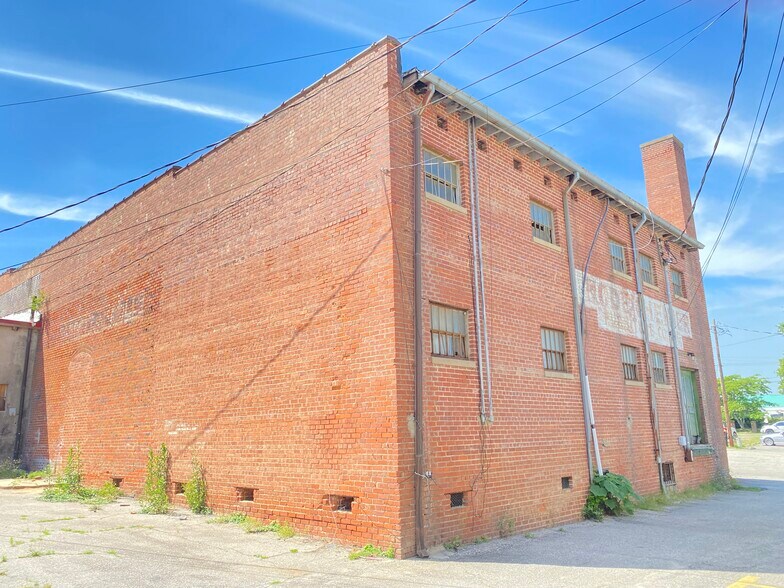 More Photos Of 117 S Main St, Red Springs Storefront For Sale