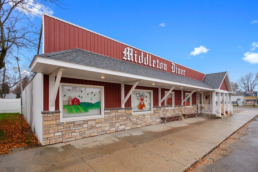More Photos Of 125 N Newton St, Middleton Restaurant For Sale