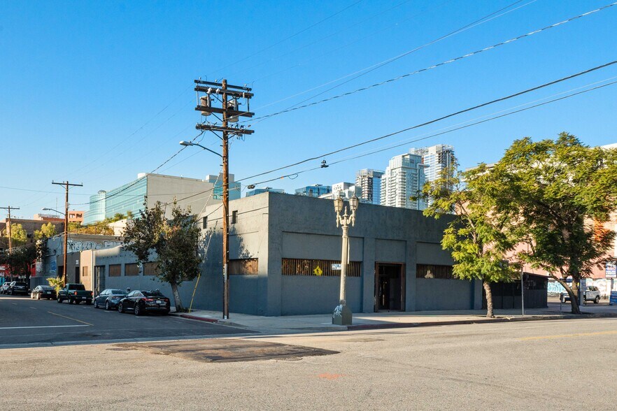 More Photos Of 1421 S Hill St, Los Angeles Warehouse For Lease