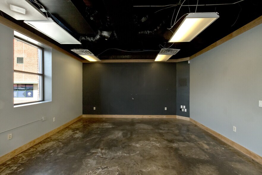 More Photos Of 46 Aston St, Asheville Light Manufacturing For Lease