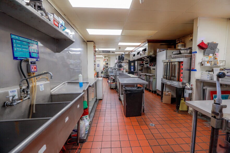 More Photos Of 700 Jordan Point Rd, Hopewell Restaurant For Sale