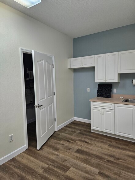 More Photos Of 10011-10021 Water Works Ln, Riverview Medical For Sale