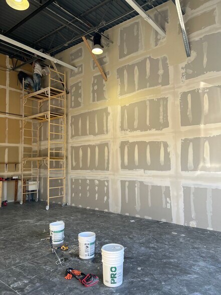 More Photos Of 5178 W Patrick Ln, Las Vegas Warehouse For Lease