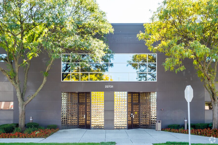 More Photos Of 22731 Newman St, Dearborn Office For Sale