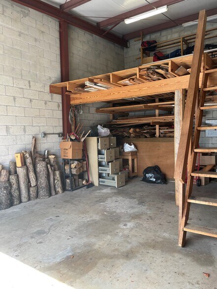 More Photos Of 1133 Industrial Blvd, Naples Manufacturing For Lease