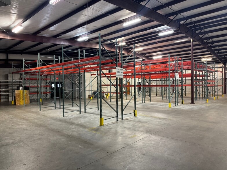 More Photos Of 404 Chicago Dr, Fayetteville Flex For Lease