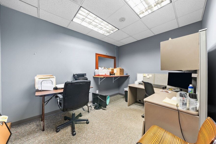 More Photos Of 112 Center Ct, Clarksville Office Residential For Sale