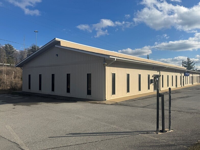 More Photos Of 313 Harper Park, Beckley Office For Lease