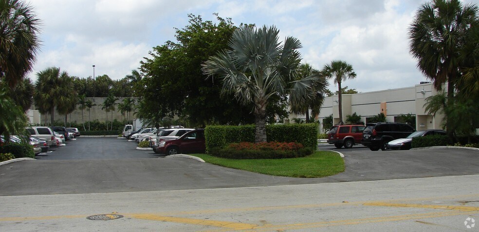More Photos Of 8111-8119 NW 33rd St, Miami Warehouse For Sale