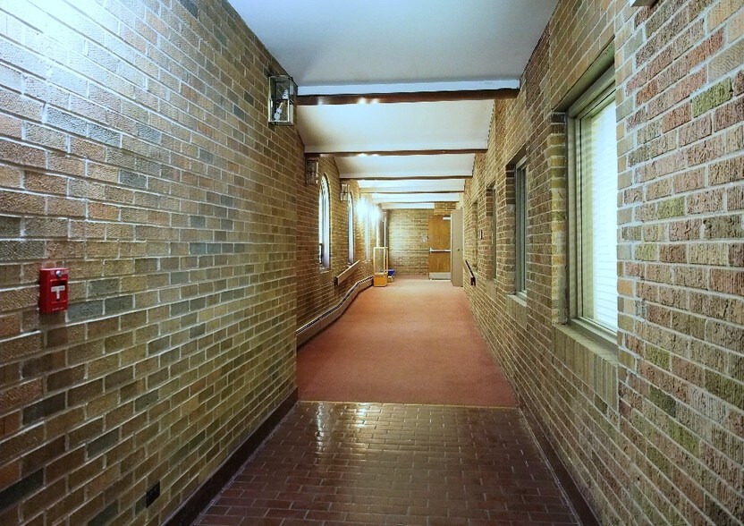 More Photos Of 329-331 S York Rd, Bensenville Daycare Center For Lease