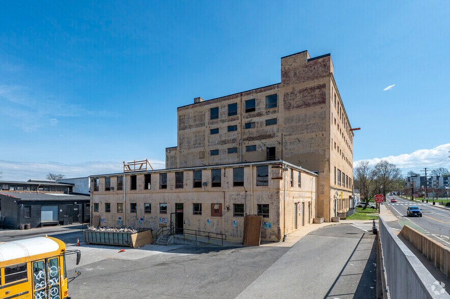 More Photos Of 900 Franklin St NE, Washington Industrial For Sale
