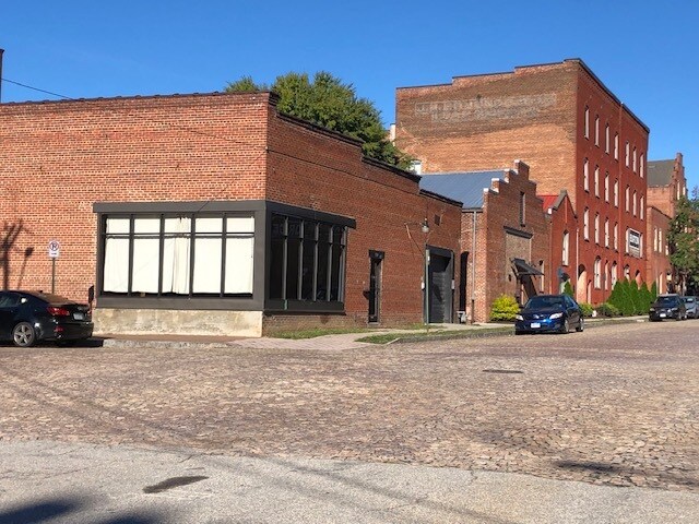 More Photos Of 534 Bridge St, Danville Showroom For Lease