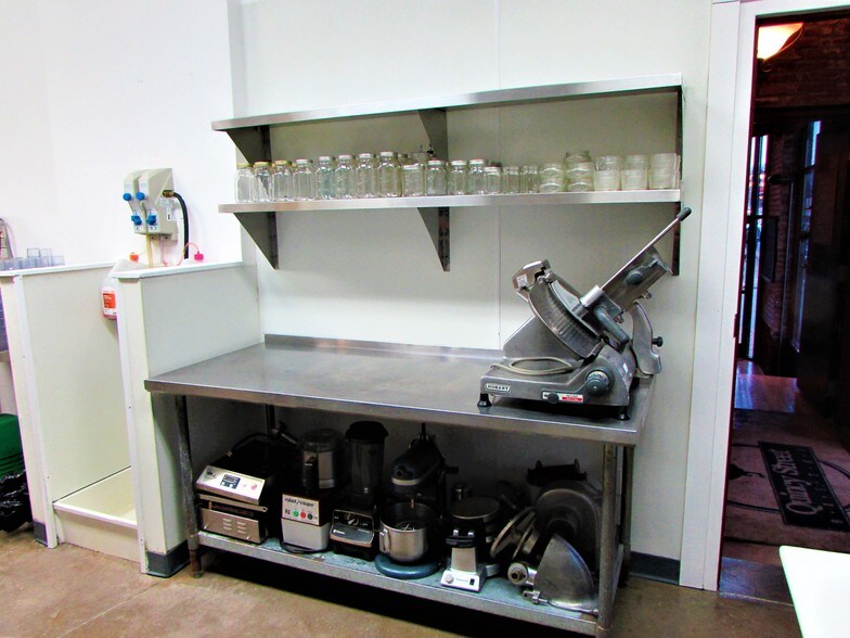 More Photos Of 6931 Gravois Ave, Saint Louis Restaurant For Lease