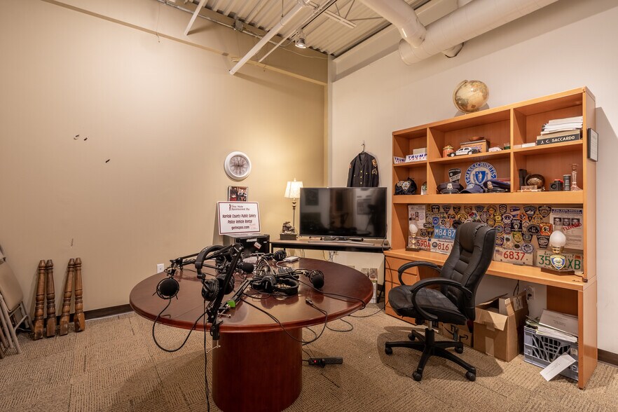 More Photos Of 293-317 Libbey Industrial Pky, Weymouth Light Distribution For Lease