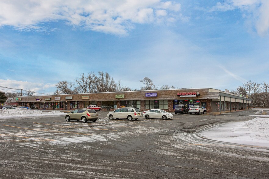 More Photos Of 35 Lowell St, Wilmington Storefront For Lease