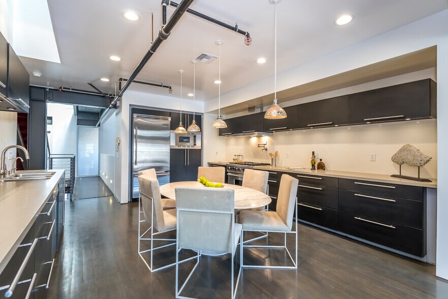 More Photos Of 1212 Abbot Kinney Blvd, Venice Loft Creative Space For Sale