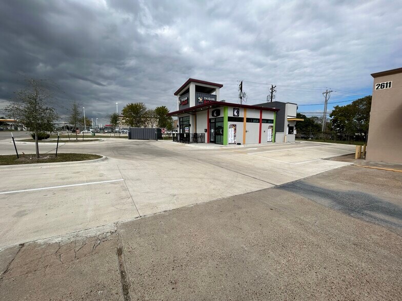 More Photos Of 2609 E 29th St, Bryan Freestanding For Sale