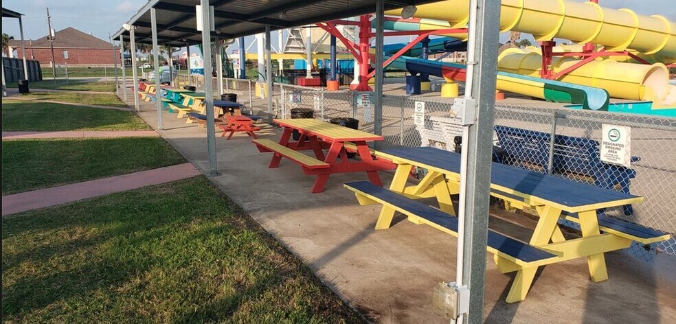 More Photos Of 995 Noble Carl, Crystal Beach Amusement Park For Sale