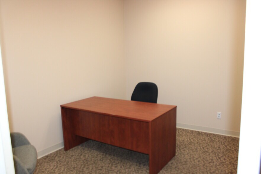 More Photos Of 4175 Woodlands Pky, Palm Harbor Coworking Space