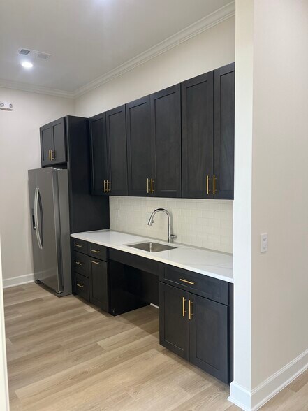 More Photos Of 1325 Main St, Katy Medical For Lease