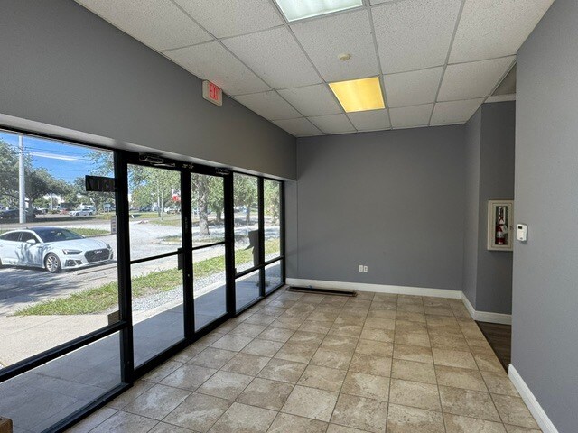 More Photos Of 9507 Palm River Rd, Tampa Warehouse For Lease
