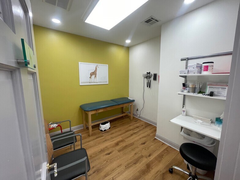 More Photos Of 1912 W 35th St, Austin Medical For Sale