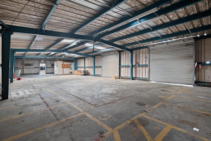 More Photos Of 2060 Range Rd, Clearwater Service For Lease