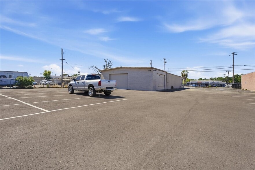 More Photos Of 4554 Auburn Blvd, Sacramento Auto Dealership For Sale