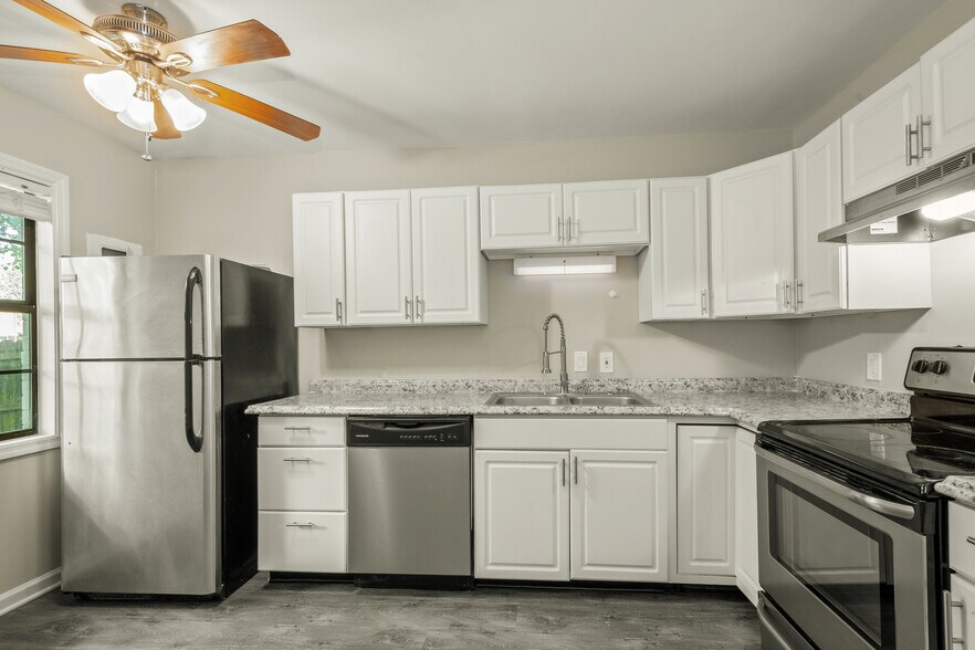 More Photos Of 324 Walton Ferry Rd, Hendersonville Apartments For Sale