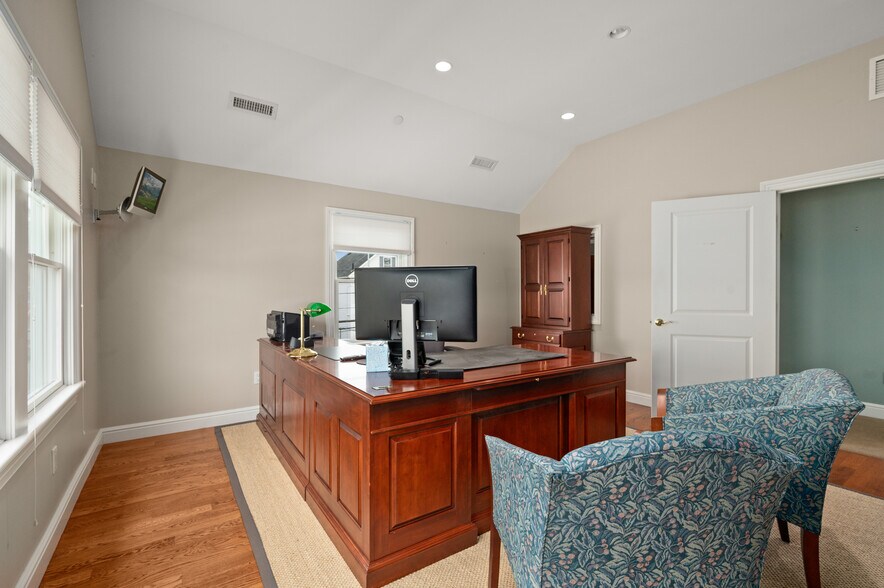 More Photos Of 13 Bartlet St, Andover Office For Lease