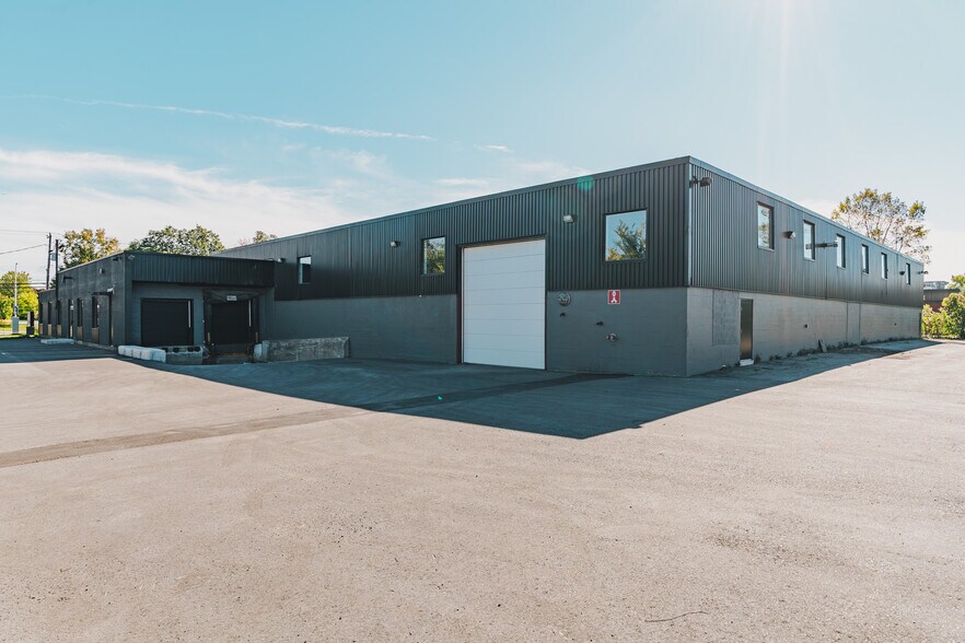 More Photos Of 131 Boul Hymus, Pointe-claire Industrial For Lease