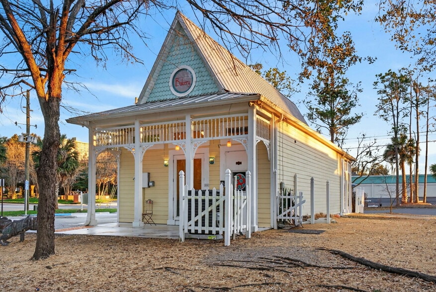 More Photos Of 197 E Church St, Deland Restaurant For Sale