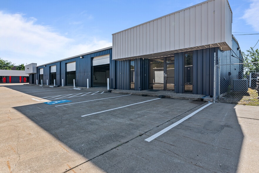 More Photos Of 1500 Brittmoore Rd, Houston Warehouse For Lease