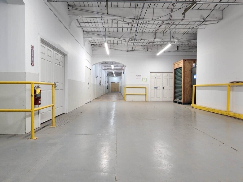 More Photos Of 100 Business St, Hyde Park Unknown For Lease