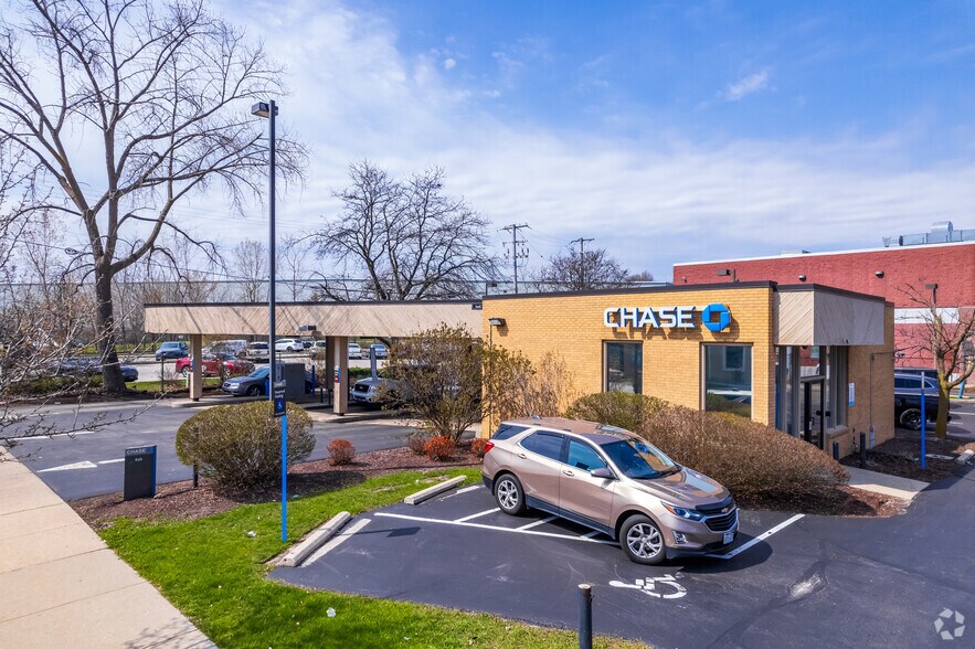 More Photos Of 201 W Capitol Dr, Milwaukee Bank For Lease