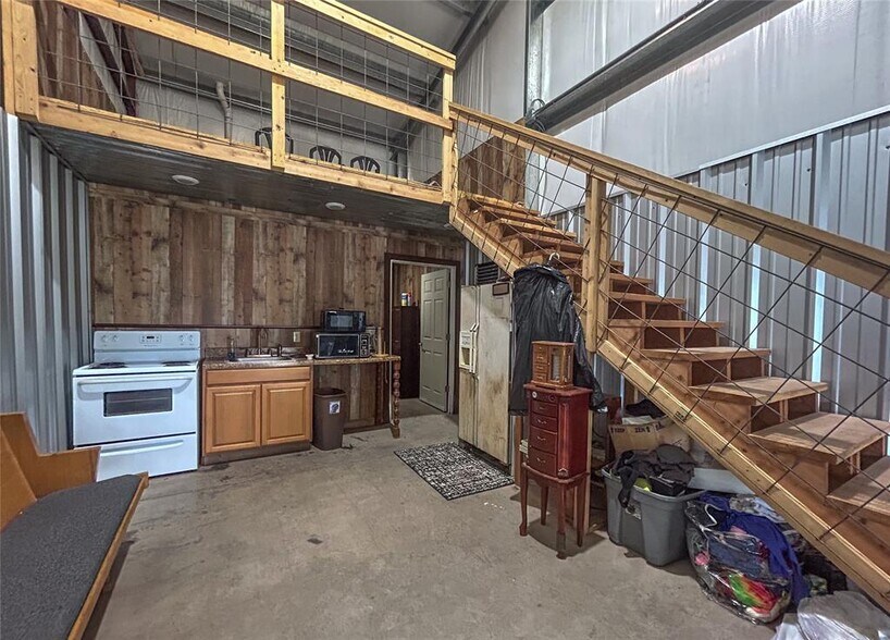 More Photos Of 300 N 14th St, Clinton Specialty For Sale