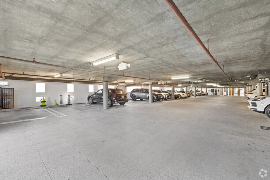 More Photos Of 22801 Ventura Blvd, Woodland Hills Office For Lease